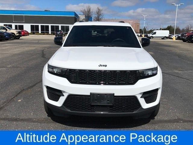 Jeep Grand Cherokee Laredo 4WD 2023