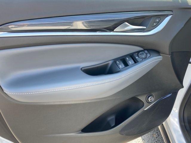 Buick Enclave Essence FWD 2023