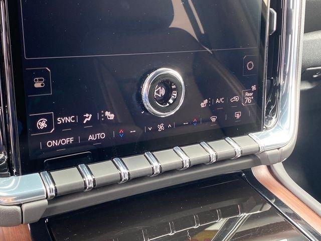GMC Yukon XL Denali 4WD 2025