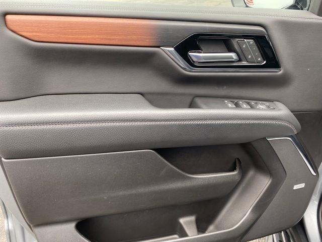 GMC Yukon XL Denali 4WD 2025