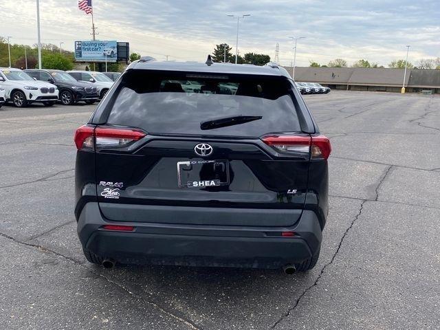 Toyota RAV4 LE 2021
