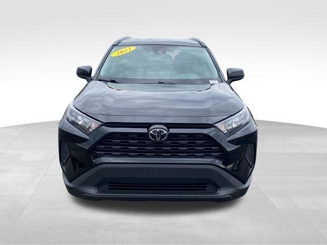 Toyota RAV4 LE 2021