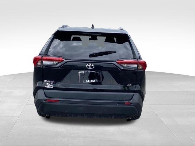 Toyota RAV4 LE 2021
