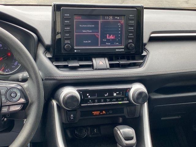 Toyota RAV4 LE 2021