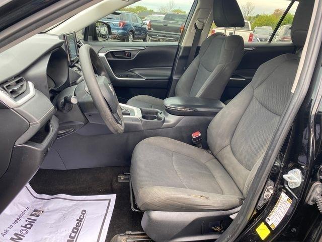 Toyota RAV4 LE 2021
