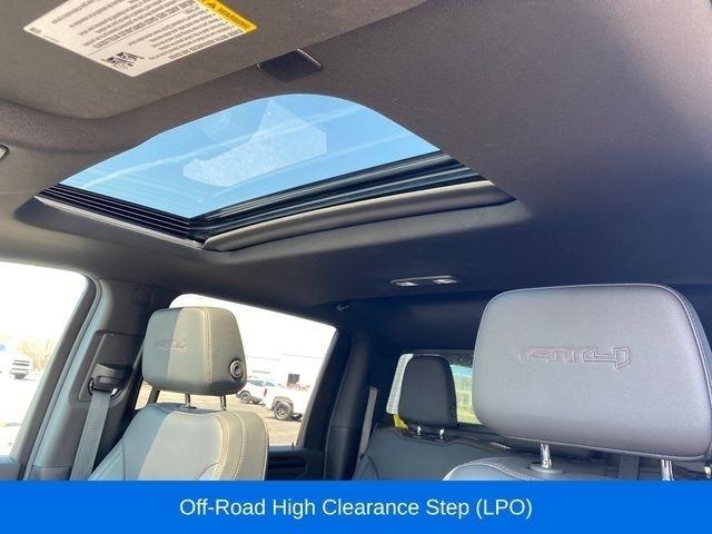 GMC Sierra 2500HD AT4 Crew Cab 4WD 2025