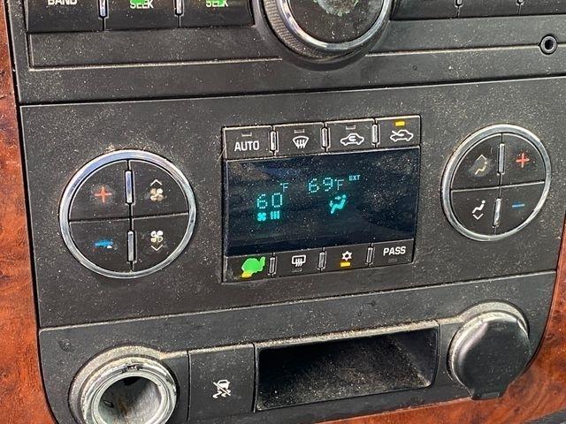 Chevrolet Avalanche LS 4WD 2010