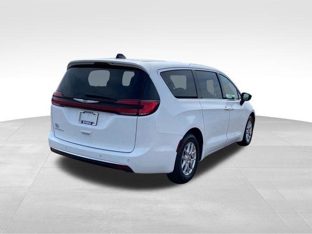 Chrysler Pacifica Touring L 2024