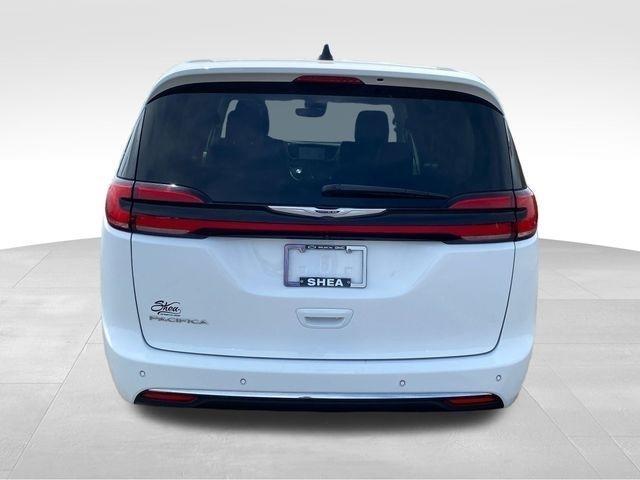 Chrysler Pacifica Touring L 2024