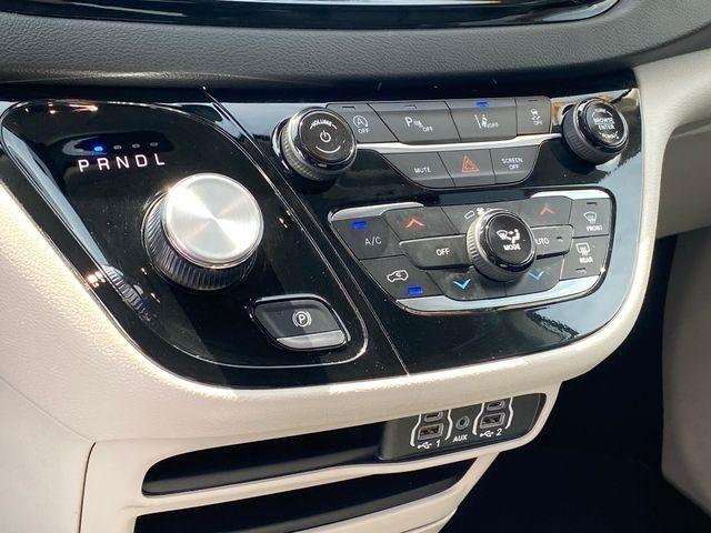 Chrysler Pacifica Touring L 2024