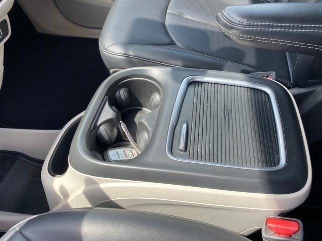 Chrysler Pacifica Touring L 2024