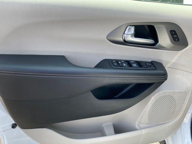 Chrysler Pacifica Touring L 2024