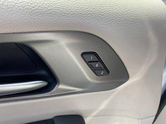Chrysler Pacifica Touring L 2024