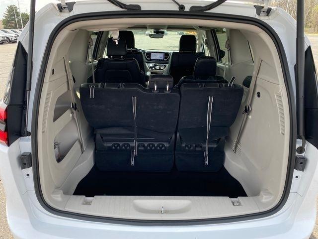 Chrysler Pacifica Touring L 2024