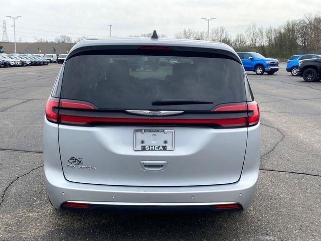 Chrysler Pacifica Touring L 2024