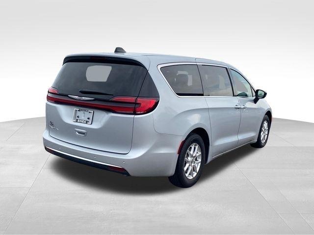 Chrysler Pacifica Touring L 2024