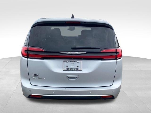 Chrysler Pacifica Touring L 2024