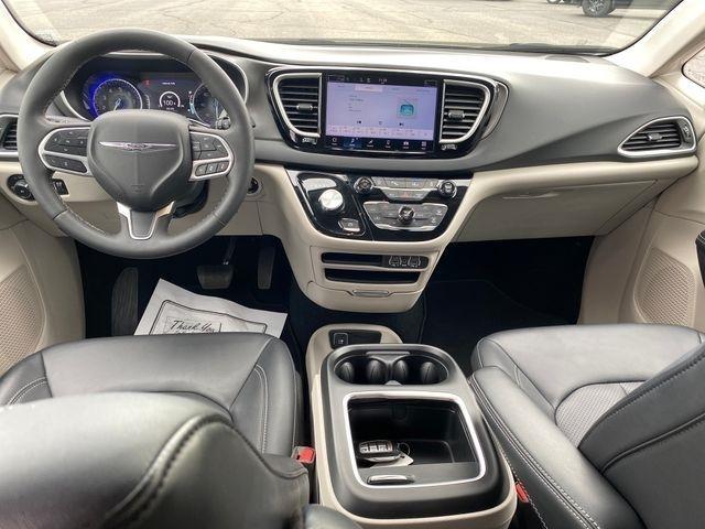 Chrysler Pacifica Touring L 2024
