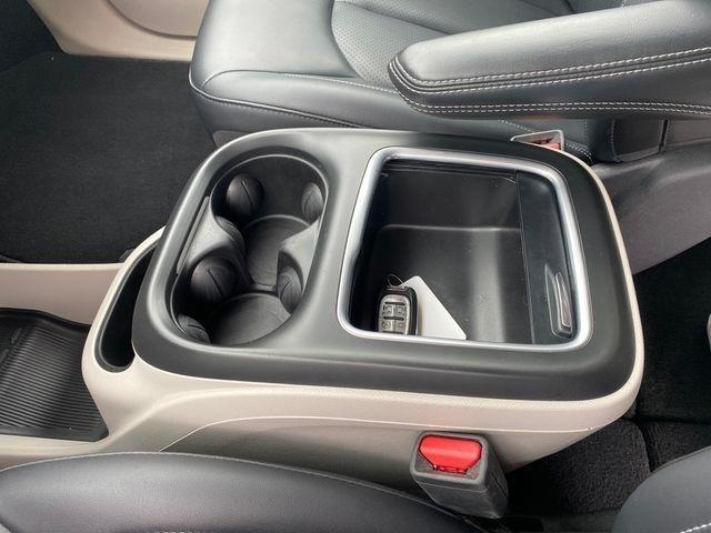 Chrysler Pacifica Touring L 2024