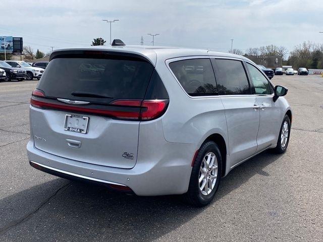 Chrysler Pacifica Touring L 2024