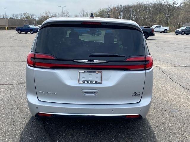 Chrysler Pacifica Touring L 2024