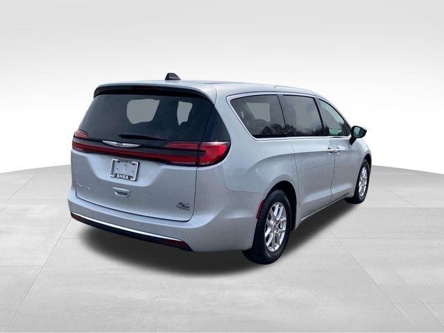Chrysler Pacifica Touring L 2024