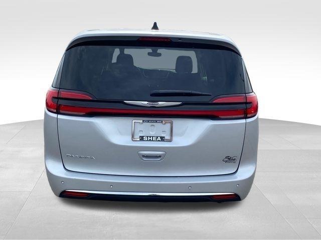 Chrysler Pacifica Touring L 2024