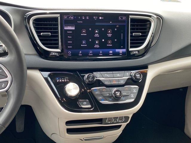 Chrysler Pacifica Touring L 2024