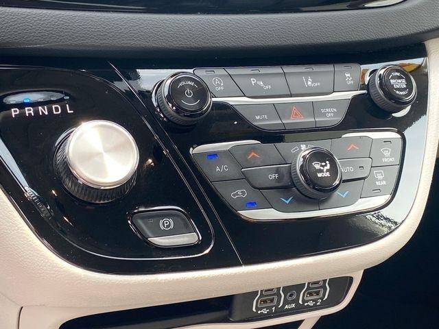 Chrysler Pacifica Touring L 2024