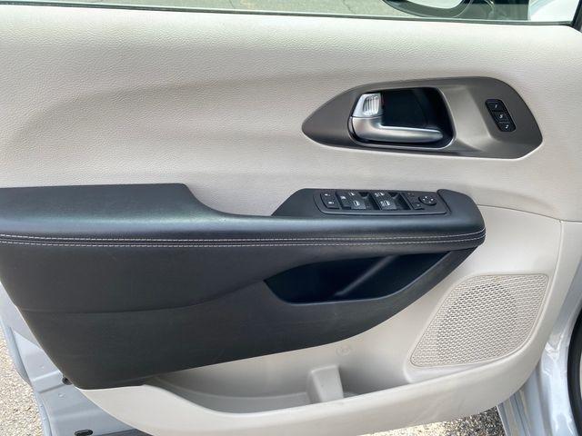 Chrysler Pacifica Touring L 2024