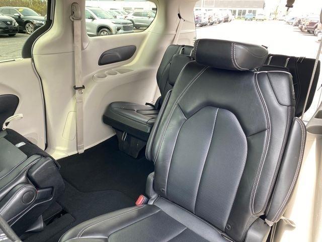 Chrysler Pacifica Touring L 2024