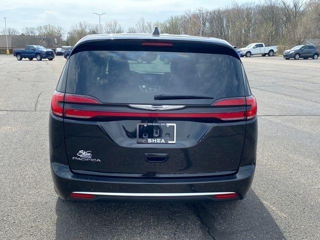 Chrysler Pacifica Touring L 2024