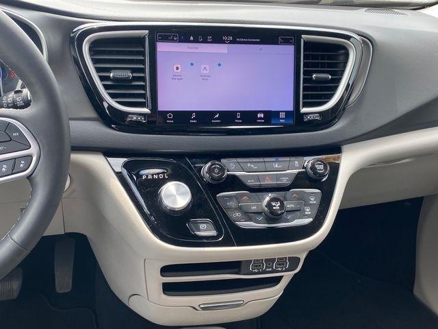 Chrysler Pacifica Touring L 2024