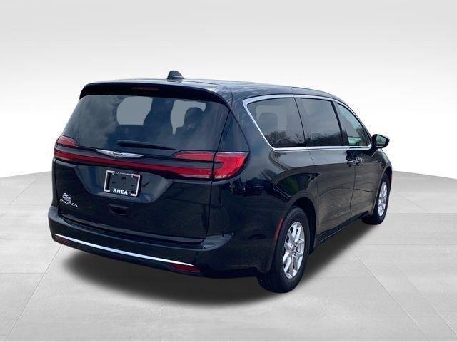 Chrysler Pacifica Touring L 2024