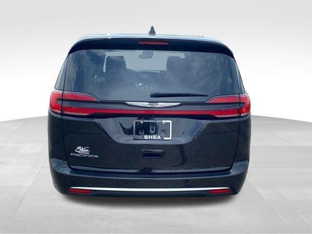 Chrysler Pacifica Touring L 2024