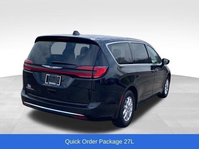 Chrysler Pacifica Touring L 2024