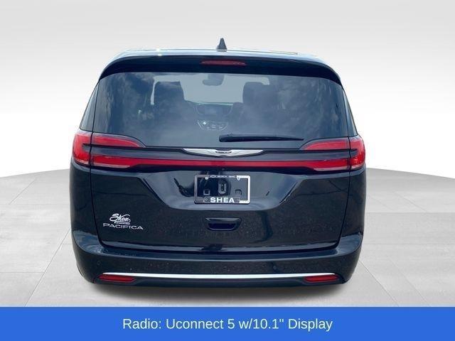 Chrysler Pacifica Touring L 2024