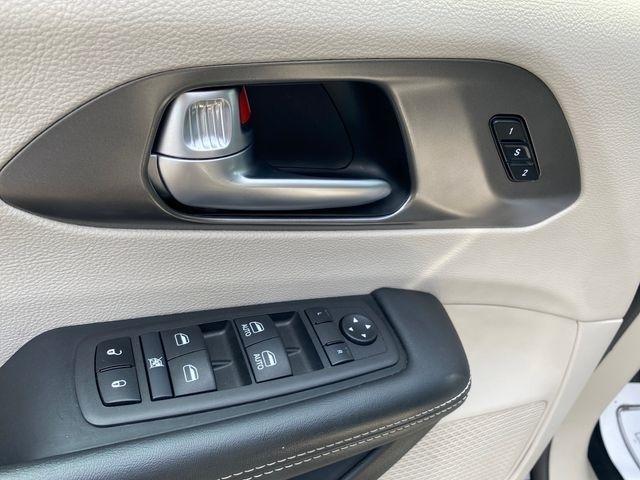 Chrysler Pacifica Touring L 2024
