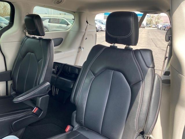 Chrysler Pacifica Touring L 2024