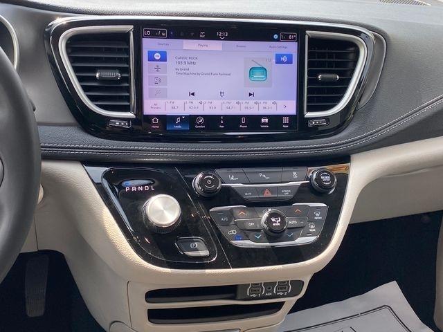 Chrysler Pacifica Hybrid Select 2024