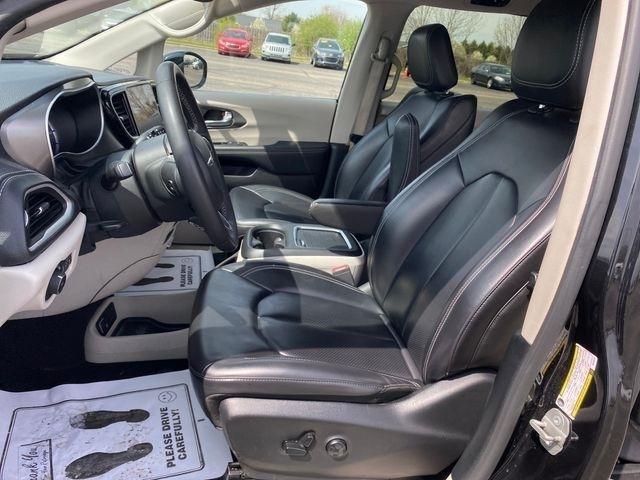 Chrysler Pacifica Hybrid Select 2024