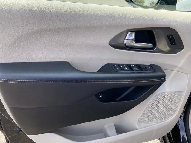Chrysler Pacifica Hybrid Select 2024