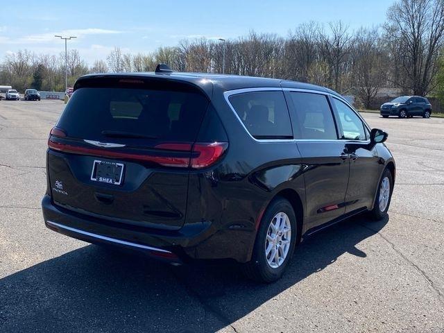 Chrysler Pacifica Touring L 2024