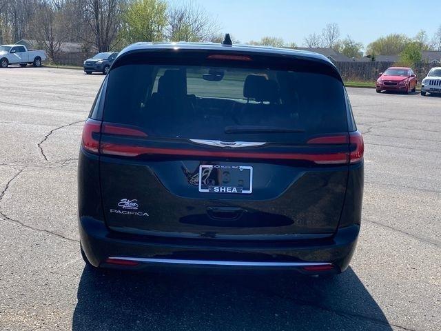 Chrysler Pacifica Touring L 2024