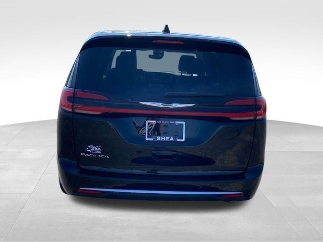 Chrysler Pacifica Touring L 2024