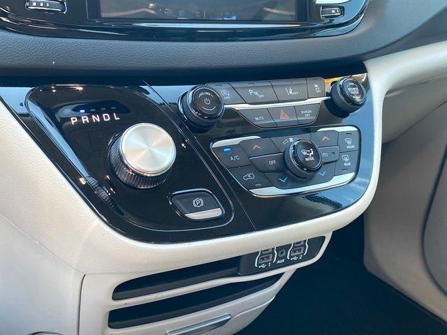 Chrysler Pacifica Touring L 2024