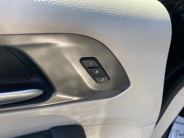 Chrysler Pacifica Touring L 2024
