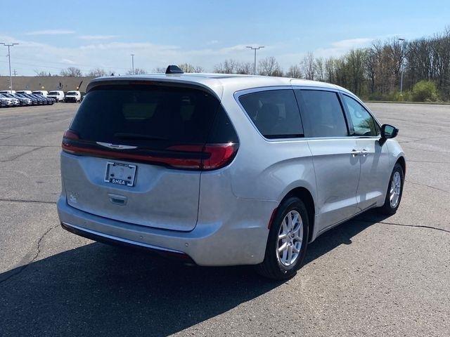 Chrysler Pacifica Touring L 2024