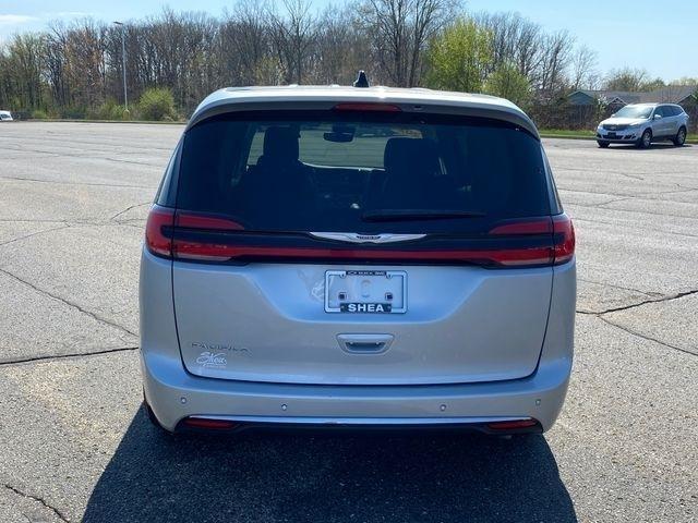 Chrysler Pacifica Touring L 2024