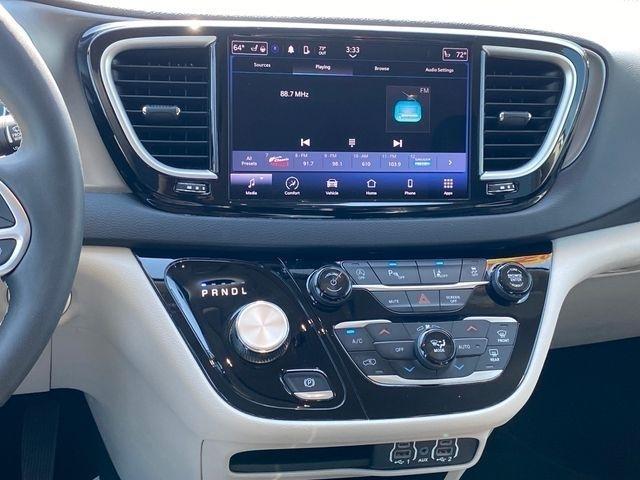 Chrysler Pacifica Touring L 2024
